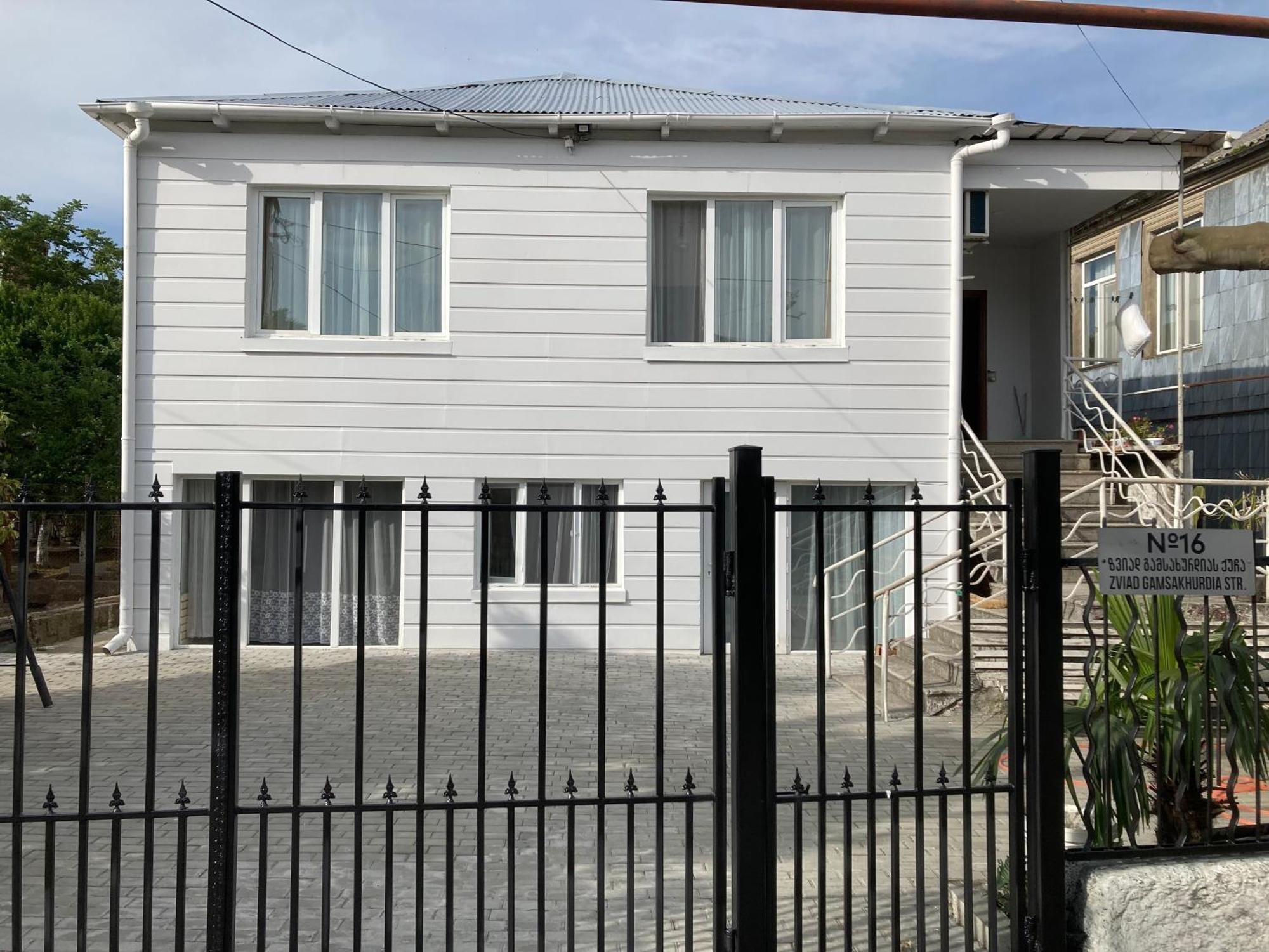 מלון קובולטי West House מראה חיצוני תמונה